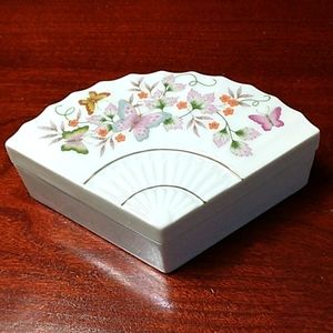 Vintage 1980 Avon porcelain fan shaped butterfly trinket box.